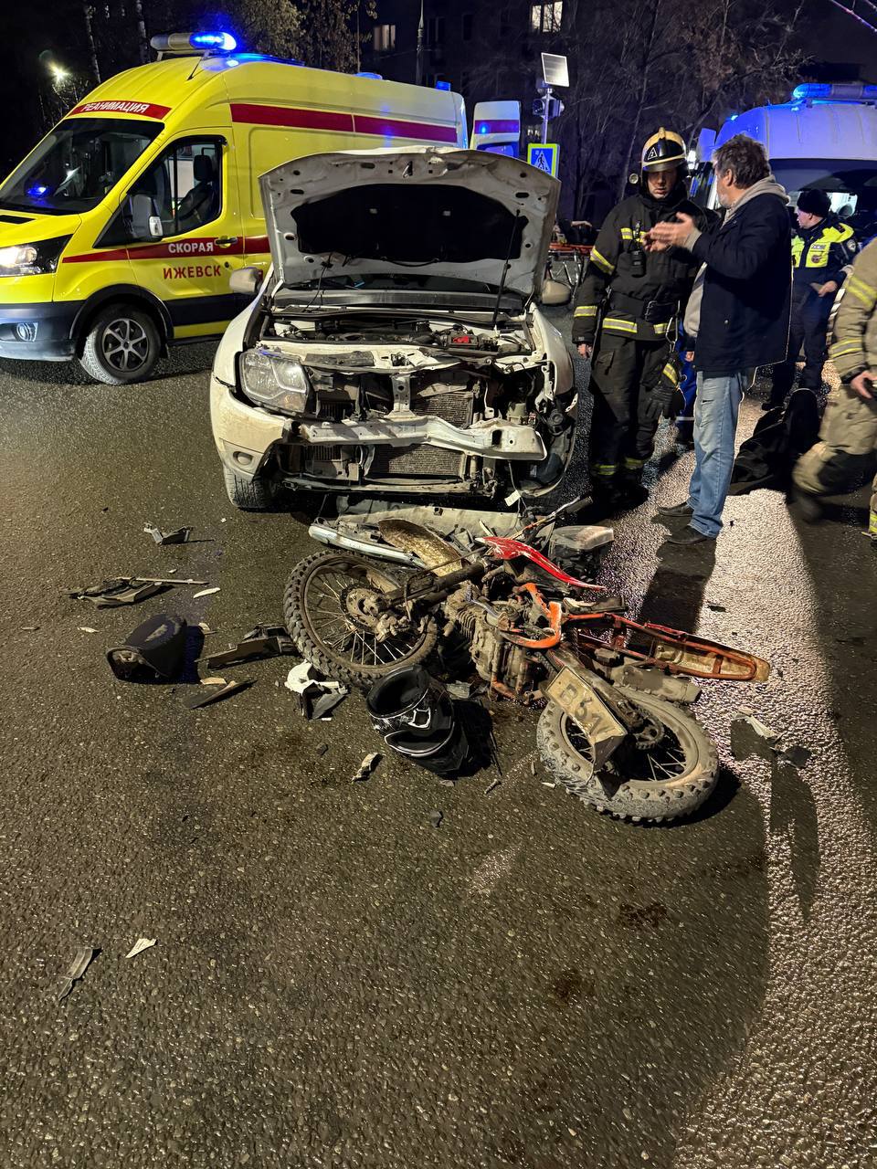 Два подростка, передвигаясь на питбайке, пострадали в результате дорожной аварии в г. Ижевске Два подростка, передвигаясь на питбайке, пострадали в результате дорожной аварии в г. Ижевске