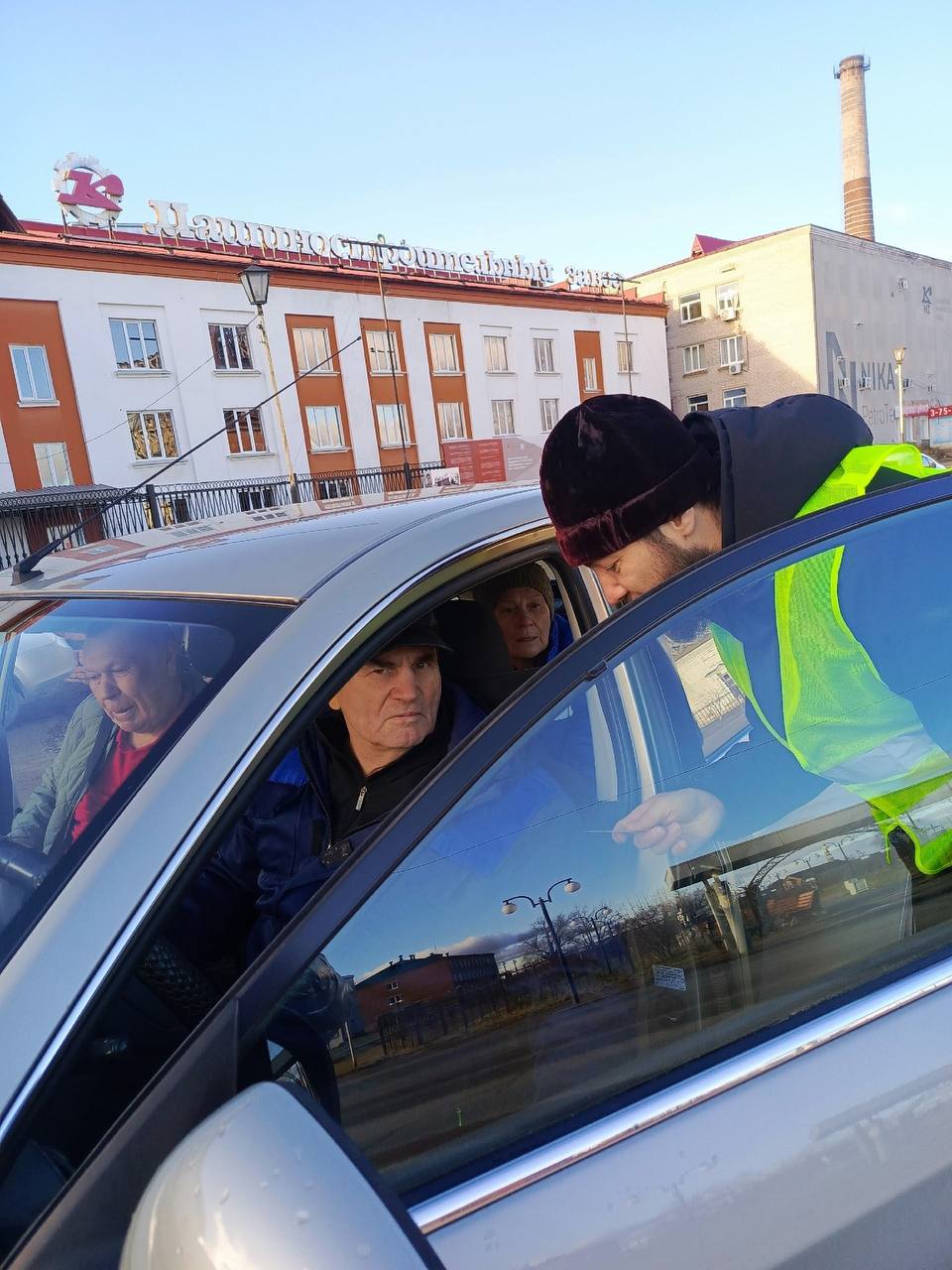 Не просто проверка: как священник и инспекторы ДПС напомнили о ценности жизни Не просто проверка: как священник и инспекторы ДПС напомнили о ценности жизни