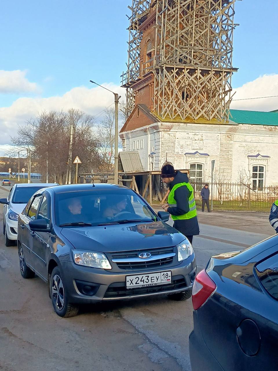 Не просто проверка: как священник и инспекторы ДПС напомнили о ценности жизни Не просто проверка: как священник и инспекторы ДПС напомнили о ценности жизни