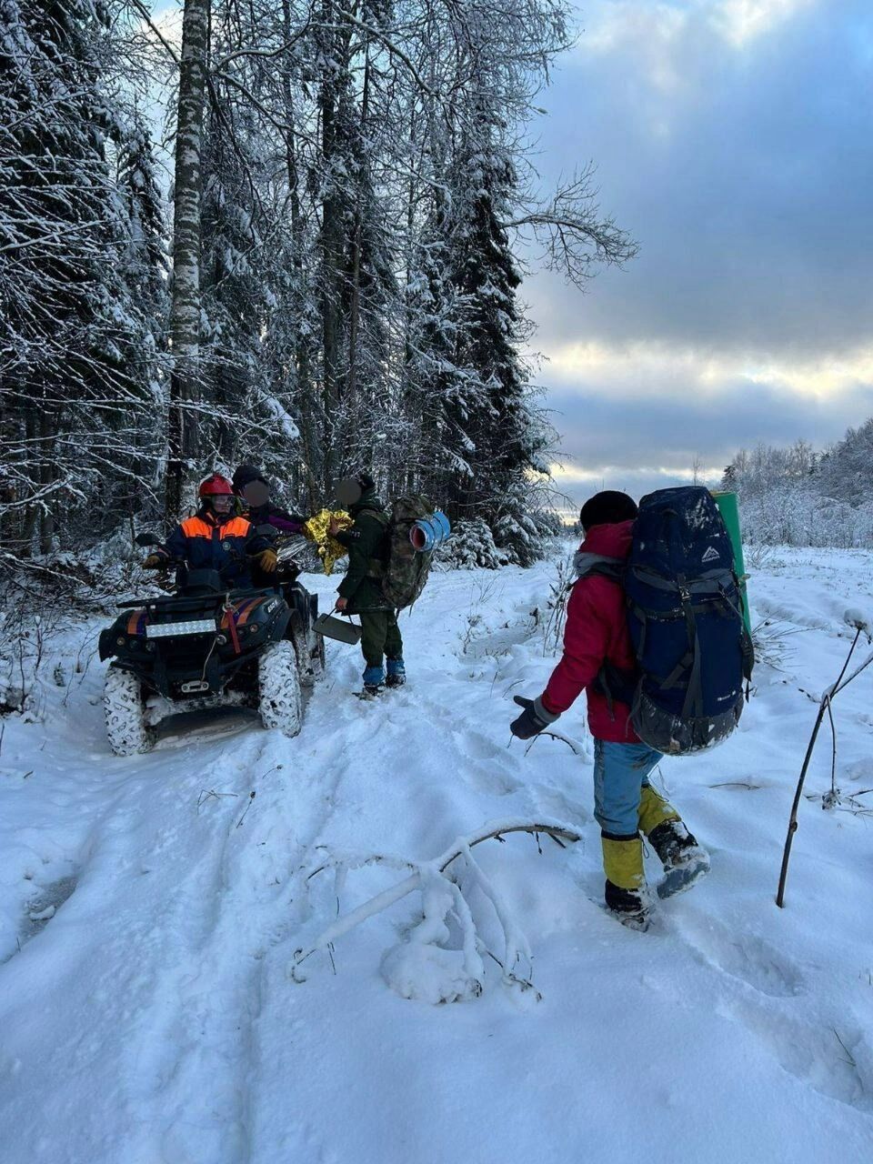 В Удмуртии спасатели эвакуировали из леса участницу похода «на выживание» В Удмуртии спасатели эвакуировали из леса участницу похода «на выживание»