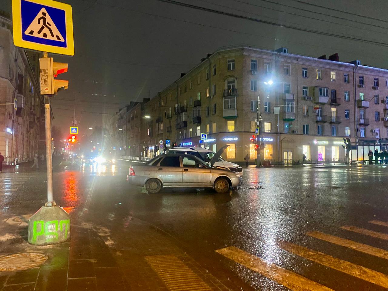 Рядом с ГКБ-1 в Ижевске на ул. Парковой присоседился небольшой домик Рядом с ГКБ-1 в Ижевске на ул. Парковой присоседился небольшой домик