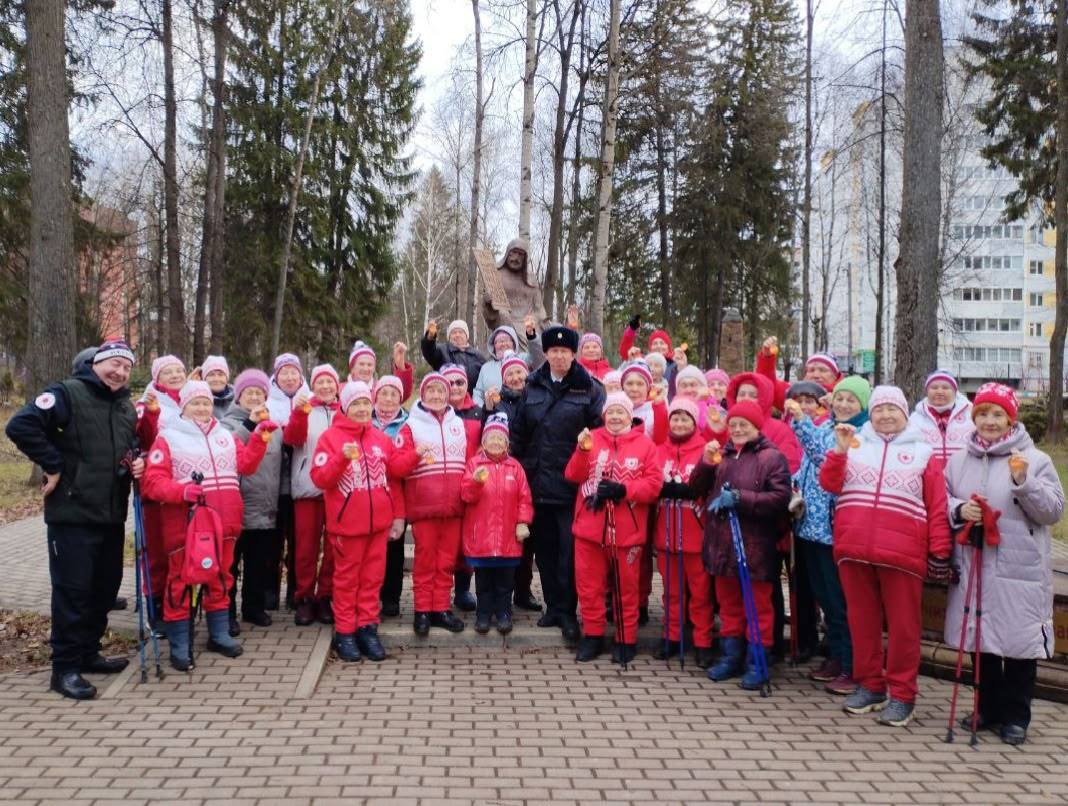 В целях снижения аварийности с пешеходами, сотрудники Госавтоинспекции провели профилактическую беседу с участниками социального проекта Удмуртское долголетие #МЫВМЕСТЕ