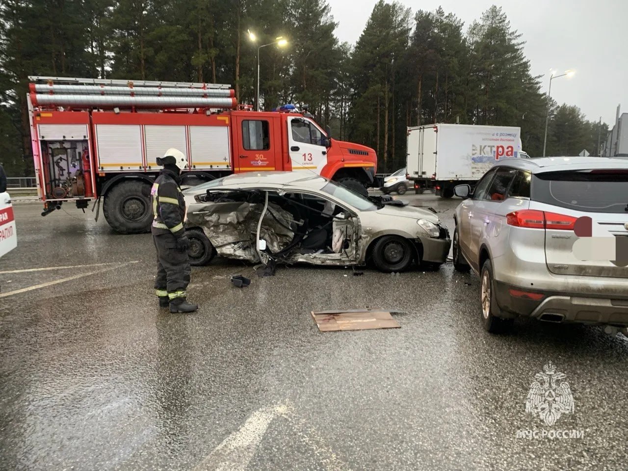 В Сарапуле столкнулись три легковых автомобиля В Сарапуле столкнулись три легковых автомобиля