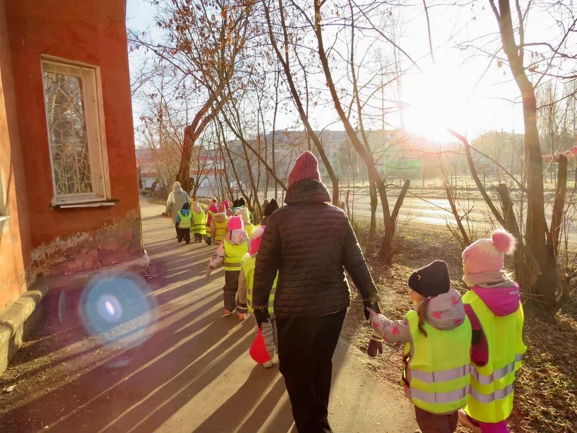 «Шагающий автобус». Такое необычное мероприятие с необычным названием провели сотрудники Госавтоинспекции города Глазова «Шагающий автобус». Такое необычное мероприятие с необычным названием провели сотрудники Госавтоинспекции города Глазова