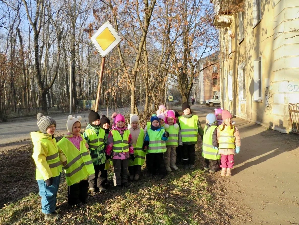 «Шагающий автобус». Такое необычное мероприятие с необычным названием провели сотрудники Госавтоинспекции города Глазова «Шагающий автобус». Такое необычное мероприятие с необычным названием провели сотрудники Госавтоинспекции города Глазова