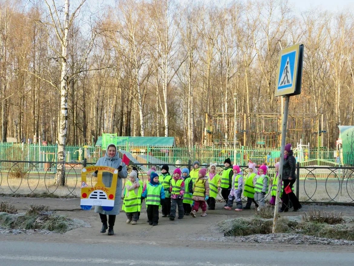 «Шагающий автобус». Такое необычное мероприятие с необычным названием провели сотрудники Госавтоинспекции города Глазова «Шагающий автобус». Такое необычное мероприятие с необычным названием провели сотрудники Госавтоинспекции города Глазова