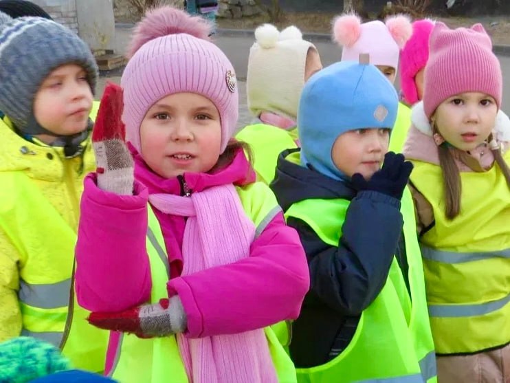 «Шагающий автобус». Такое необычное мероприятие с необычным названием провели сотрудники Госавтоинспекции города Глазова «Шагающий автобус». Такое необычное мероприятие с необычным названием провели сотрудники Госавтоинспекции города Глазова