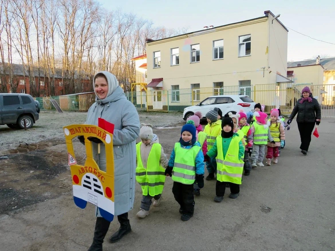 «Шагающий автобус». Такое необычное мероприятие с необычным названием провели сотрудники Госавтоинспекции города Глазова «Шагающий автобус». Такое необычное мероприятие с необычным названием провели сотрудники Госавтоинспекции города Глазова
