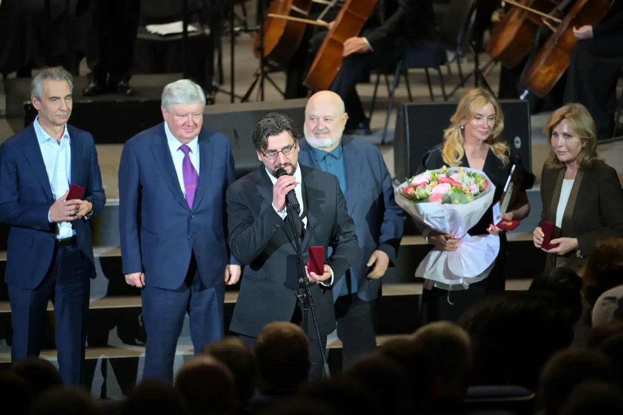 МВД России: Фоторепортаж с торжественной церемония награждения лауреатов премии МВД России и победителей творческих конкурсов МВД России: Фоторепортаж с торжественной церемония награждения лауреатов премии МВД России и победителей творческих конкурсов