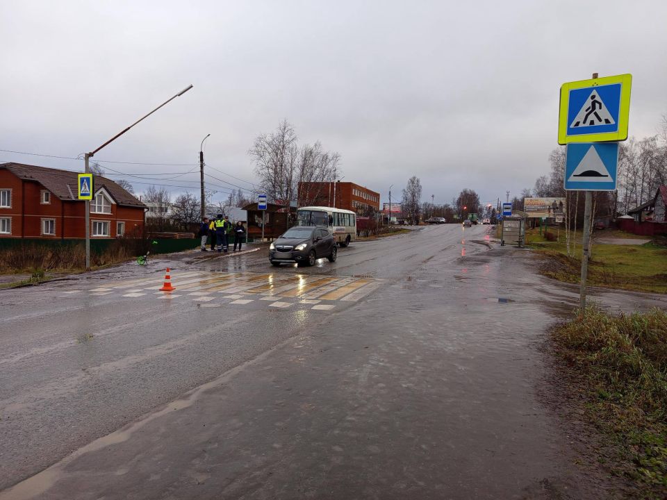 За прошедшие сутки на дорогах республики произошло сразу семь наездов на пешеходов, в том числе пострадали трое детей – об этом расскажем далее