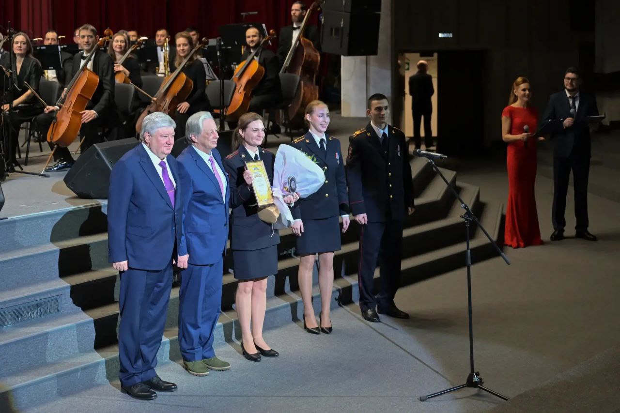МВД России: Фоторепортаж с торжественной церемония награждения лауреатов премии МВД России и победителей творческих конкурсов МВД России: Фоторепортаж с торжественной церемония награждения лауреатов премии МВД России и победителей творческих конкурсов