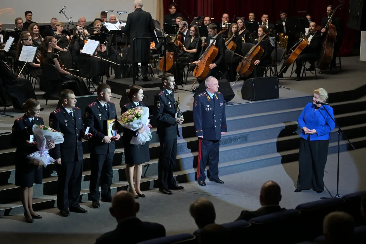 МВД России: Фоторепортаж с торжественной церемония награждения лауреатов премии МВД России и победителей творческих конкурсов МВД России: Фоторепортаж с торжественной церемония награждения лауреатов премии МВД России и победителей творческих конкурсов