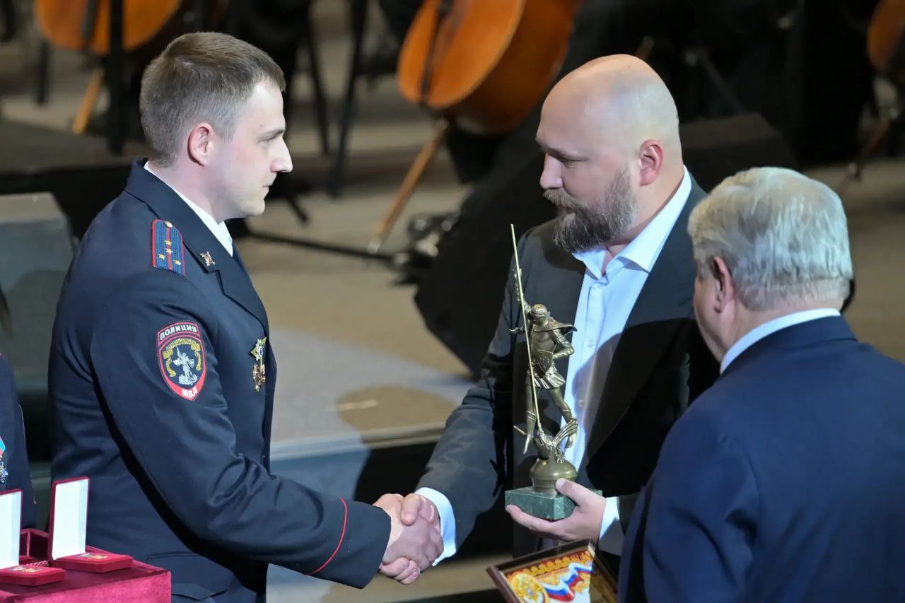 МВД России: Фоторепортаж с торжественной церемония награждения лауреатов премии МВД России и победителей творческих конкурсов МВД России: Фоторепортаж с торжественной церемония награждения лауреатов премии МВД России и победителей творческих конкурсов