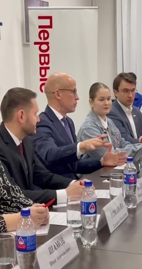 Активист Движения Первых из Сарапульского района Роман Быков рассказал главе Удмуртии, чем его впечатлил визит в главный офис Сбера, а Александр Бречалов поделился – какое правило компании переняла для себя республика