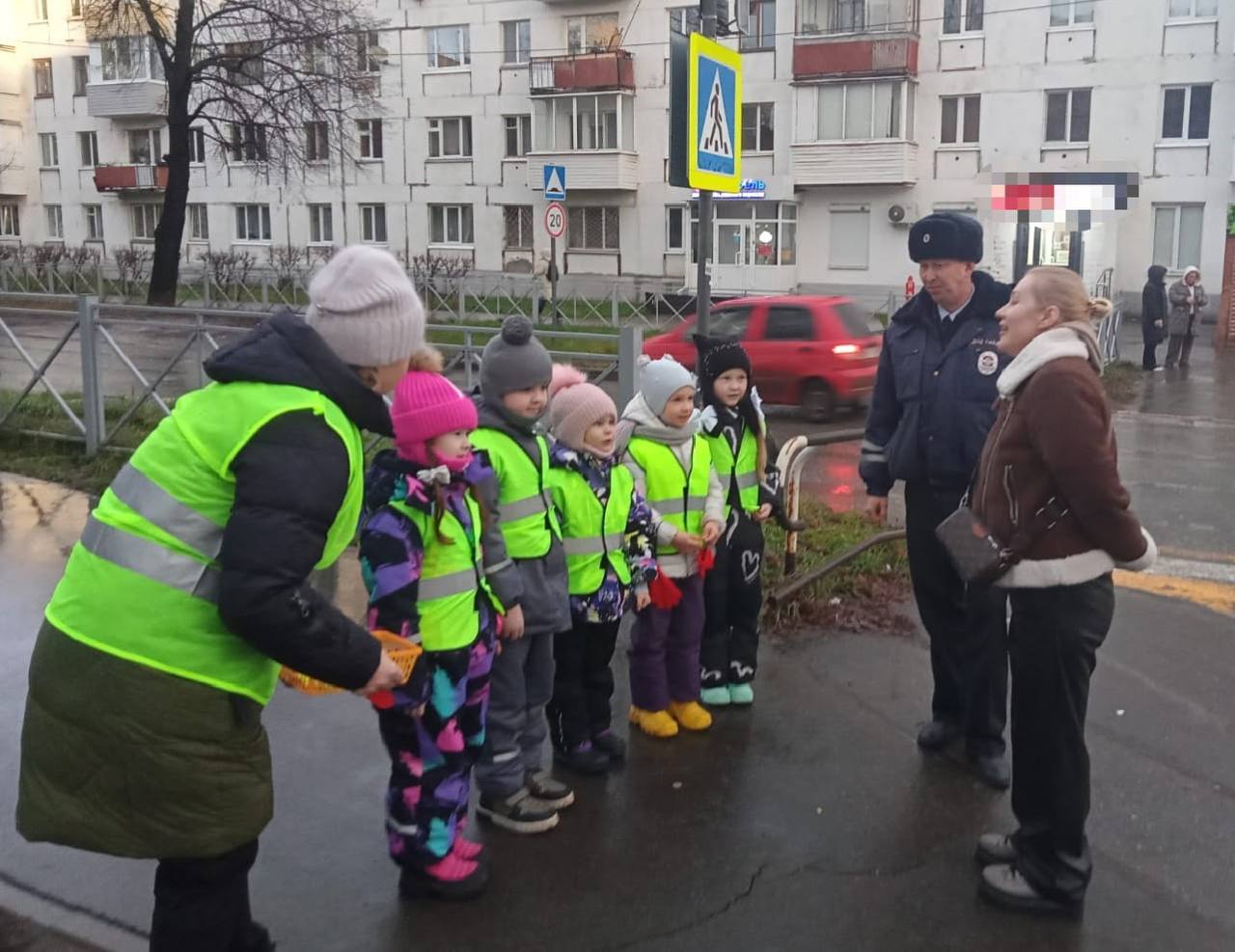 В преддверии «Дня матери» отряд ЮПИД детского сада 50 г. Ижевска, подарили мамам трогательное тематическое выступление, отражающее любовь и признательность к самым близким людям В преддверии «Дня матери» отряд ЮПИД детского сада 50 г. Ижевска, подарили мамам трогательное тематическое выступление, отражающее любовь и признательность к самым близким людям