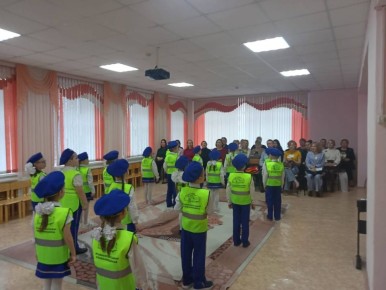 В преддверии «Дня матери» отряд ЮПИД детского сада 50 г. Ижевска, подарили мамам трогательное тематическое выступление, отражающее любовь и признательность к самым близким людям