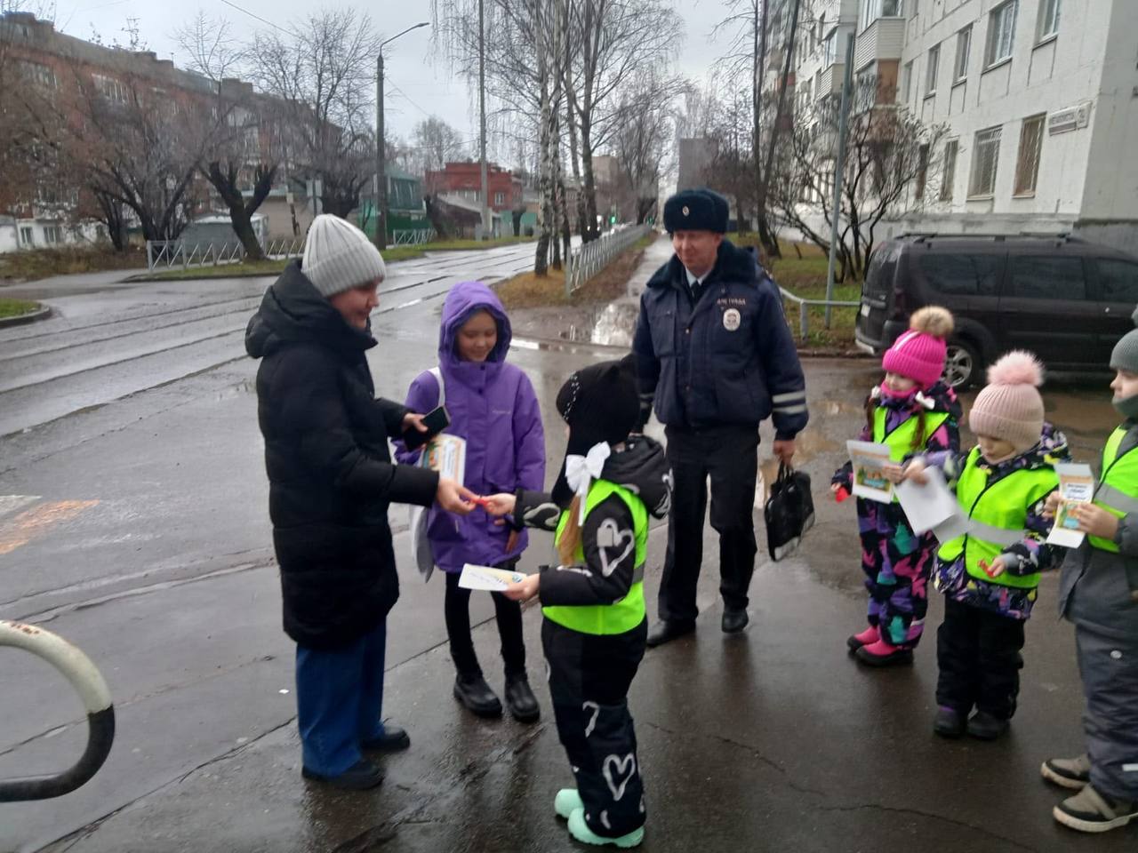 В преддверии «Дня матери» отряд ЮПИД детского сада 50 г. Ижевска, подарили мамам трогательное тематическое выступление, отражающее любовь и признательность к самым близким людям В преддверии «Дня матери» отряд ЮПИД детского сада 50 г. Ижевска, подарили мамам трогательное тематическое выступление, отражающее любовь и признательность к самым близким людям