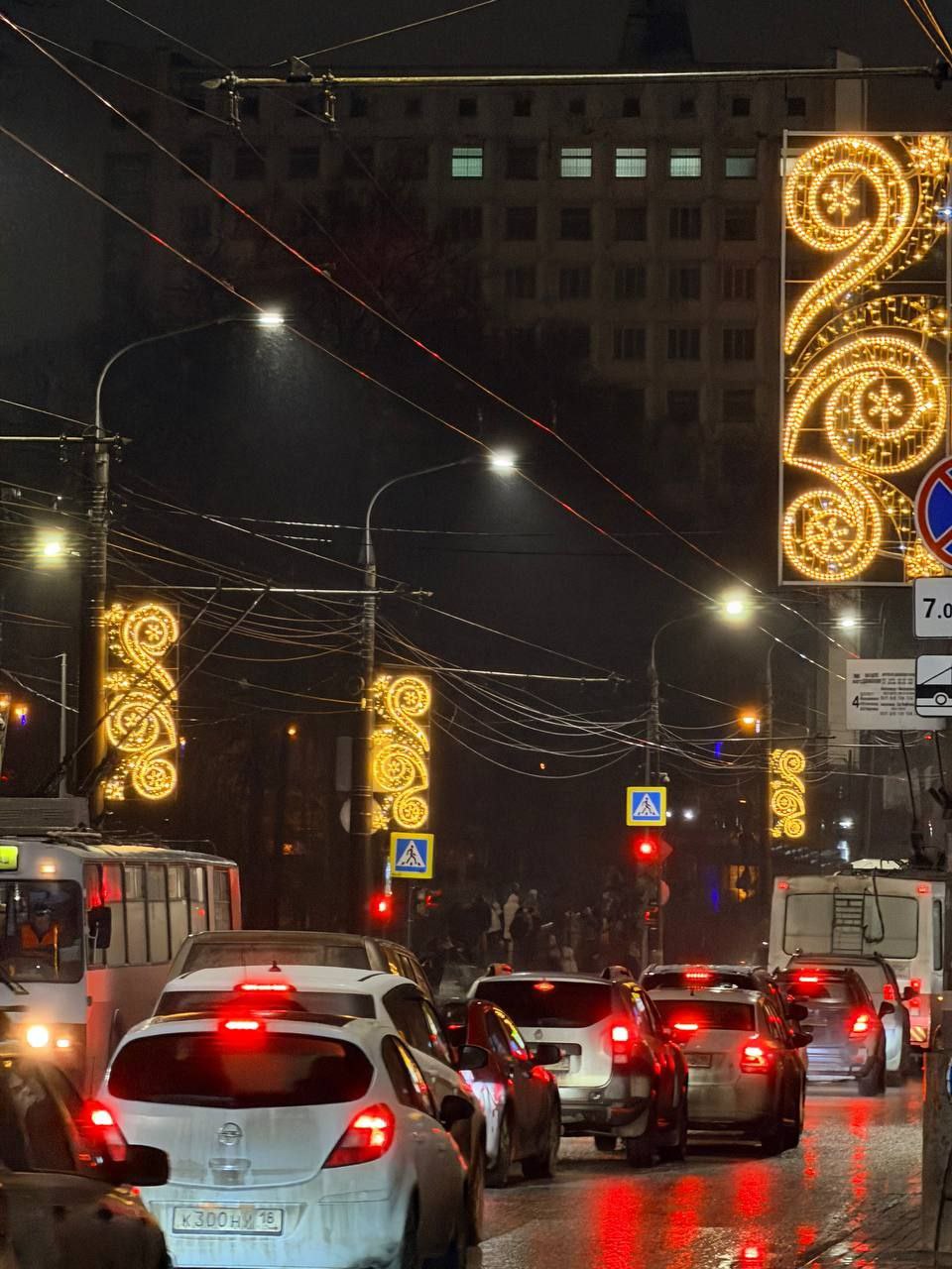 Зазываем зиму яркими огнями Зазываем зиму яркими огнями