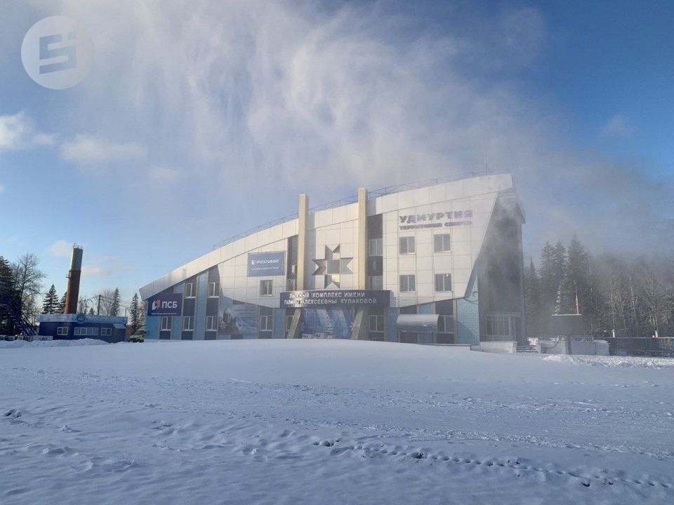 На лыжном комплексе имени Галины Кулаковой делают снег
