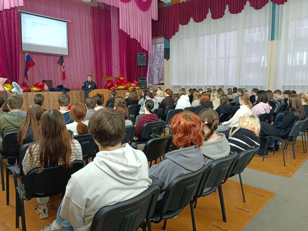 В рамках профилактики мошенничеств, совершенных с использованием информационно-телекоммуникационных технологий, сотрудники МВД по Удмуртской Республике совместно с представителями Общественного совета при региональном... В рамках профилактики мошенничеств, совершенных с использованием информационно-телекоммуникационных технологий, сотрудники МВД по Удмуртской Республике совместно с представителями Общественного совета при региональном...