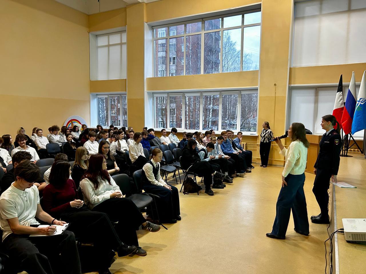 В рамках профилактики мошенничеств, совершенных с использованием информационно-телекоммуникационных технологий, сотрудники МВД по Удмуртской Республике совместно с представителями Общественного совета при региональном... В рамках профилактики мошенничеств, совершенных с использованием информационно-телекоммуникационных технологий, сотрудники МВД по Удмуртской Республике совместно с представителями Общественного совета при региональном...