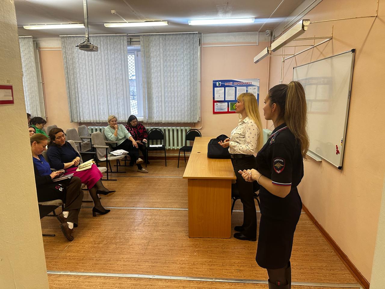 В рамках профилактики мошенничеств, совершенных с использованием информационно-телекоммуникационных технологий, сотрудники МВД по Удмуртской Республике совместно с представителями Общественного совета при региональном... В рамках профилактики мошенничеств, совершенных с использованием информационно-телекоммуникационных технологий, сотрудники МВД по Удмуртской Республике совместно с представителями Общественного совета при региональном...