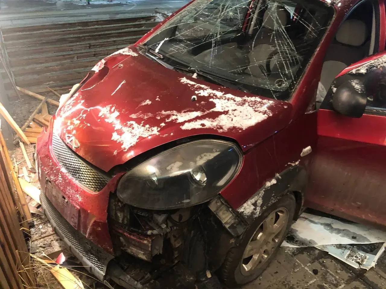 Водитель машины, въехавшей в дом на улице Пушкинской в Ижевске, скрылся с места ДТП, сообщили «Сусанину» в Госавтоинспекции Удмуртии Водитель машины, въехавшей в дом на улице Пушкинской в Ижевске, скрылся с места ДТП, сообщили «Сусанину» в Госавтоинспекции Удмуртии