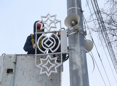 В Ижевске начали украшать улицу Кирова к Новому году, рассказал глава города Дмитрий Чистяков