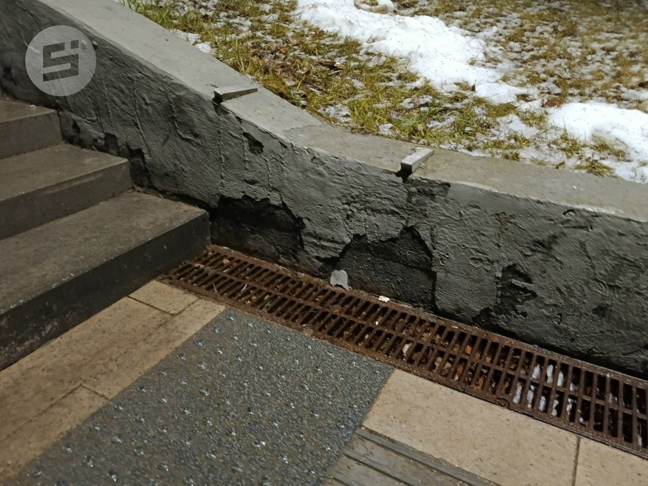 В начале декабря «Сусанин» заметил множество дефектов на реконструированном участке эспланады от Карла Маркса до Максима Горького В начале декабря «Сусанин» заметил множество дефектов на реконструированном участке эспланады от Карла Маркса до Максима Горького