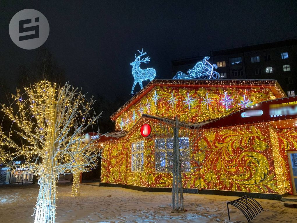 По мнению части ижевчан, настоящий «обратный отсчёт» до Нового года начинается, когда зажигаются гирлянды этих городских объектов, снискавших себе славу в медийном пространстве рунета посильнее ёлок европейских столиц По мнению части ижевчан, настоящий «обратный отсчёт» до Нового года начинается, когда зажигаются гирлянды этих городских объектов, снискавших себе славу в медийном пространстве рунета посильнее ёлок европейских столиц