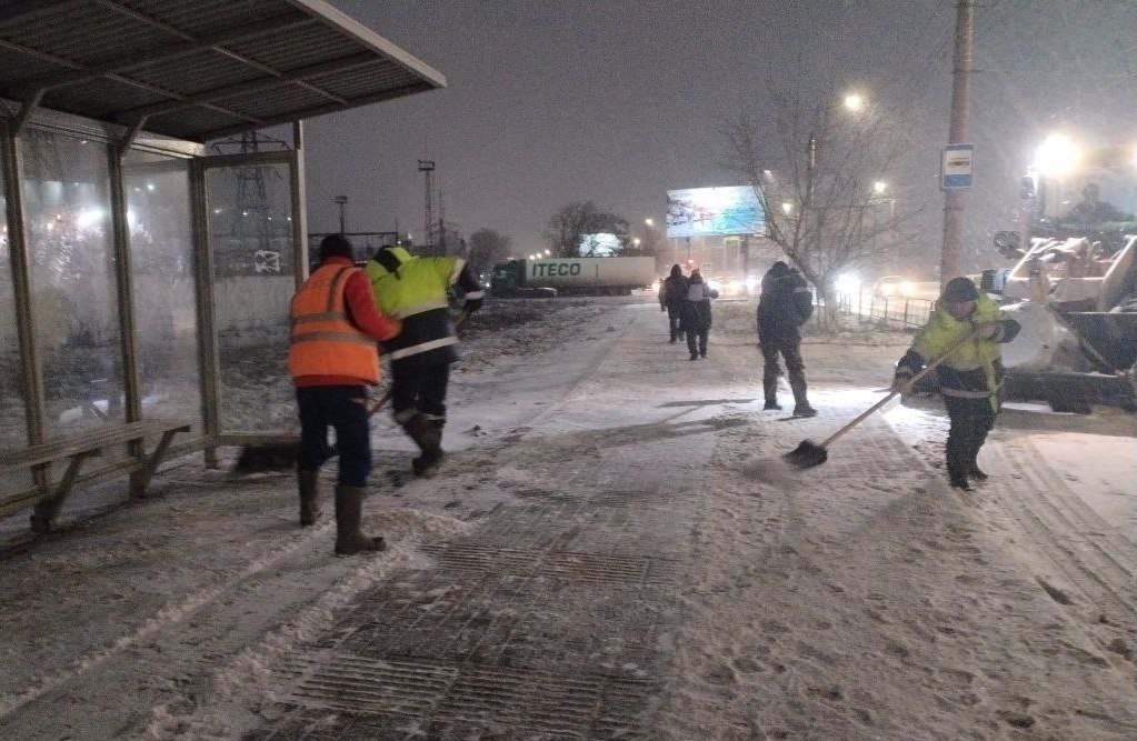 Ночью 11 декабря на расчистку дорог Ижевска вышли 83 единицы техники