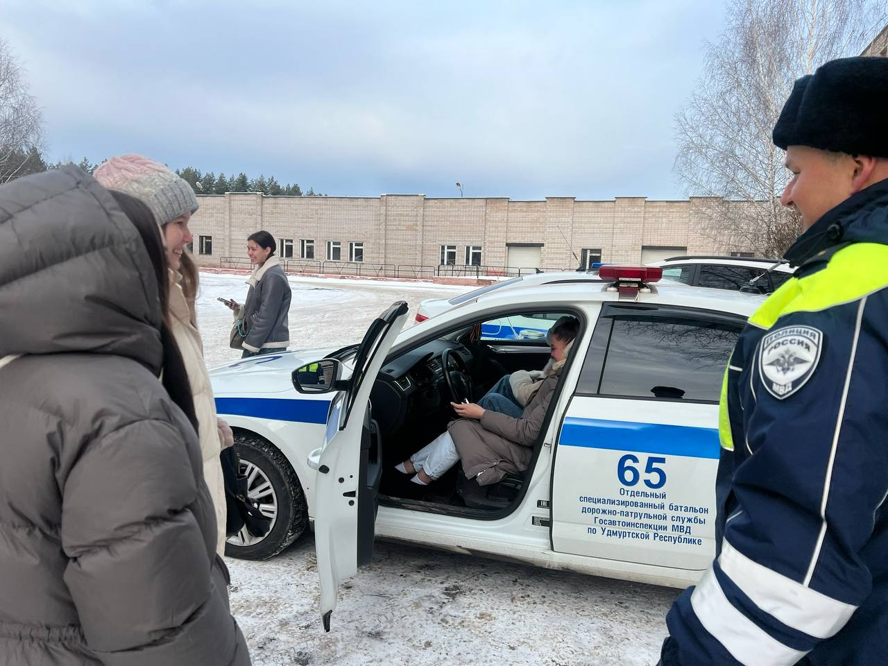 Студенты четвертого курса Ижевского института (филиал) РПА Минюста России посетили с экскурсией управление Госавтоинспекции МВД по Удмуртской Республике Студенты четвертого курса Ижевского института (филиал) РПА Минюста России посетили с экскурсией управление Госавтоинспекции МВД по Удмуртской Республике