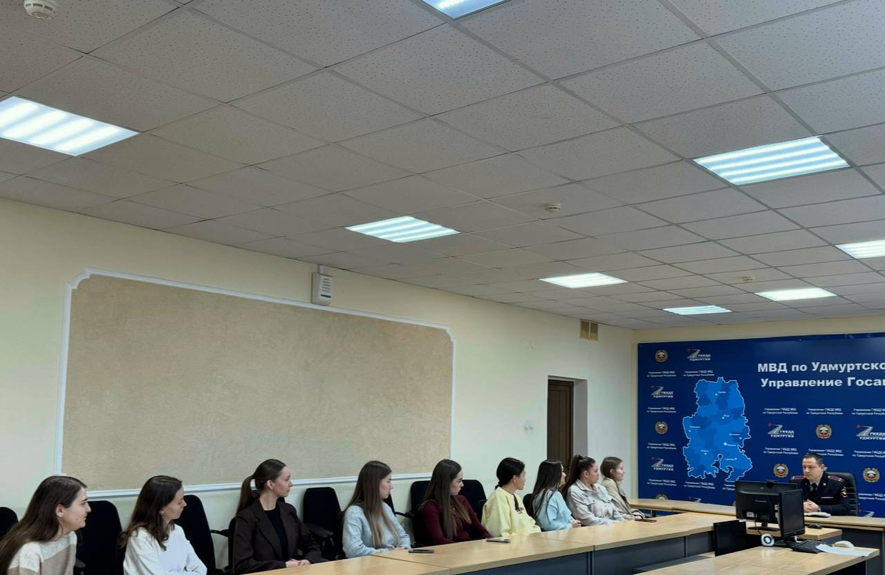 Студенты четвертого курса Ижевского института (филиал) РПА Минюста России посетили с экскурсией управление Госавтоинспекции МВД по Удмуртской Республике Студенты четвертого курса Ижевского института (филиал) РПА Минюста России посетили с экскурсией управление Госавтоинспекции МВД по Удмуртской Республике