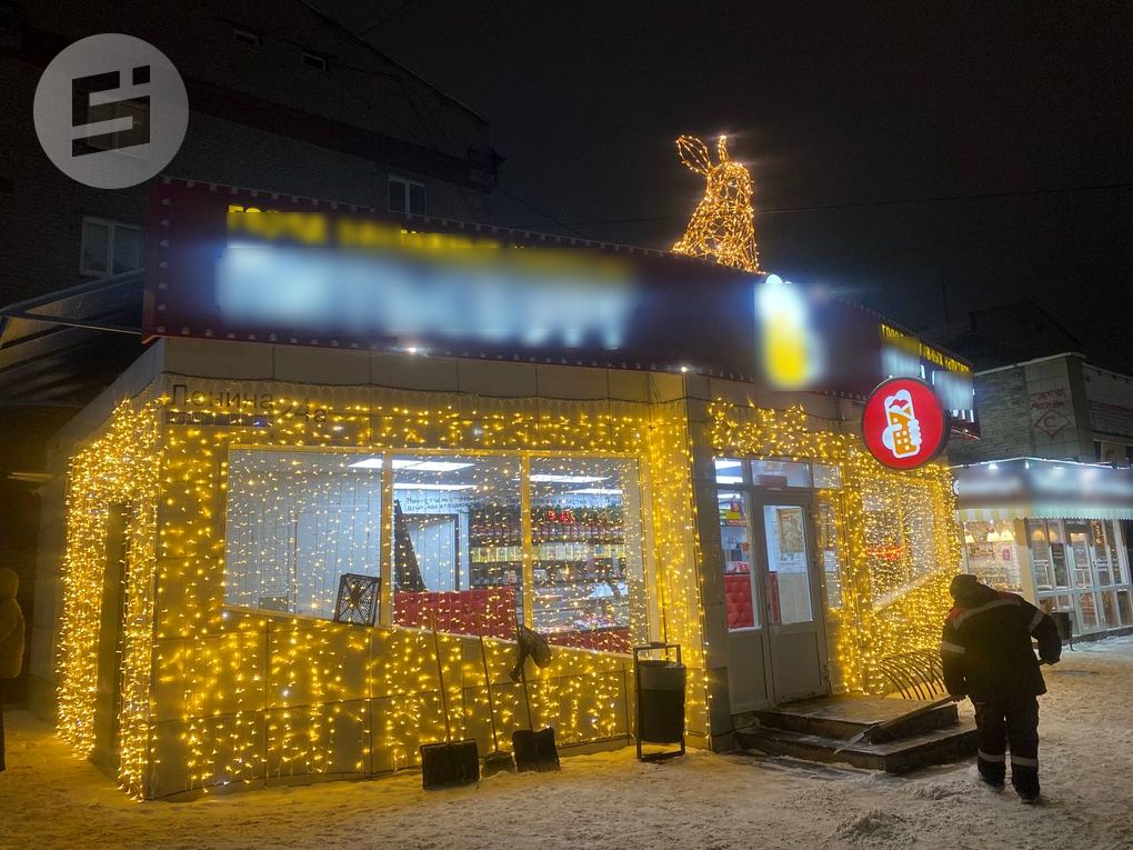 По мнению части ижевчан, настоящий «обратный отсчёт» до Нового года начинается, когда зажигаются гирлянды этих городских объектов, снискавших себе славу в медийном пространстве рунета посильнее ёлок европейских столиц По мнению части ижевчан, настоящий «обратный отсчёт» до Нового года начинается, когда зажигаются гирлянды этих городских объектов, снискавших себе славу в медийном пространстве рунета посильнее ёлок европейских столиц