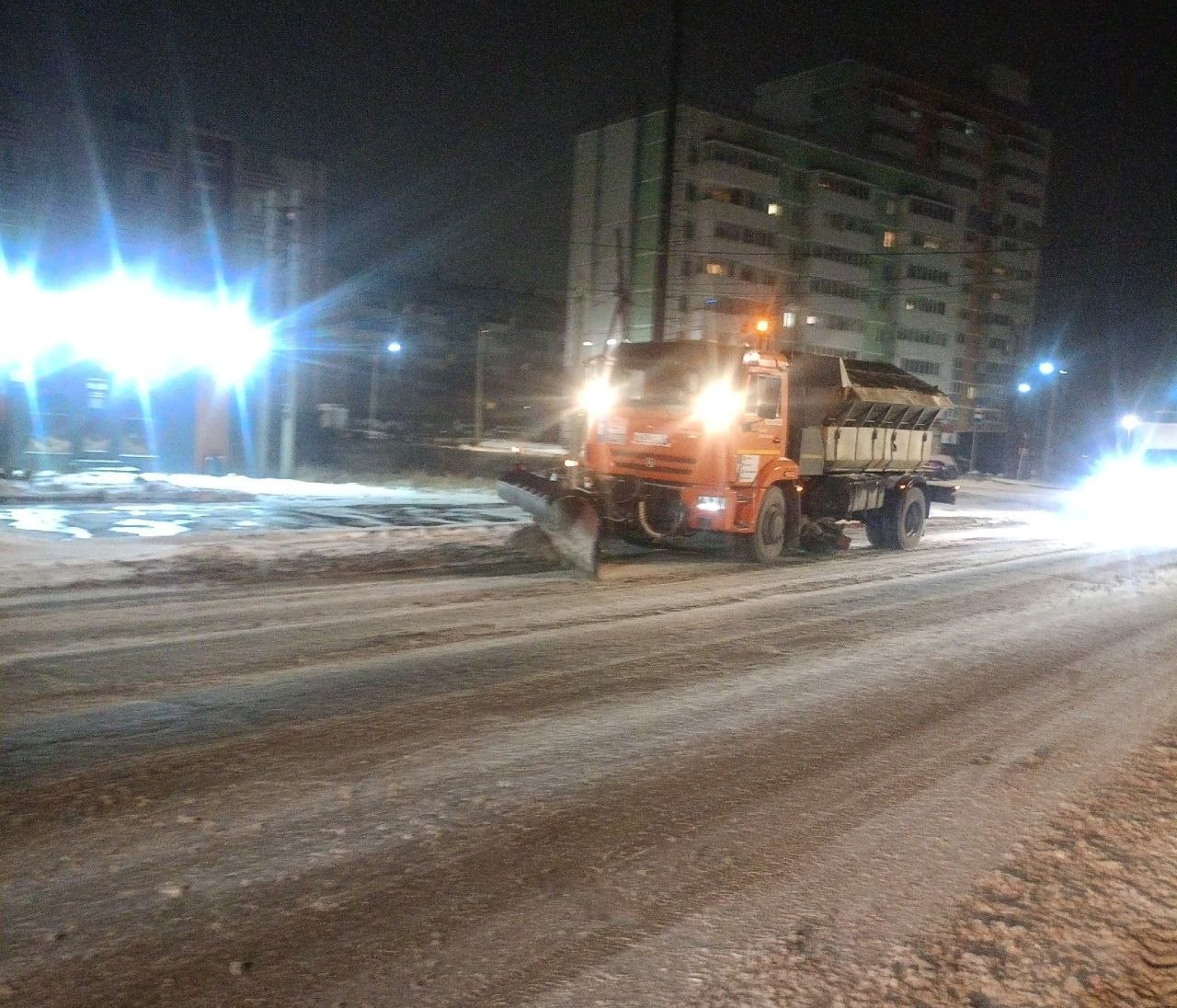 Дорожные службы Удмуртии из-за снегопадов работают в усиленном режиме Дорожные службы Удмуртии из-за снегопадов работают в усиленном режиме