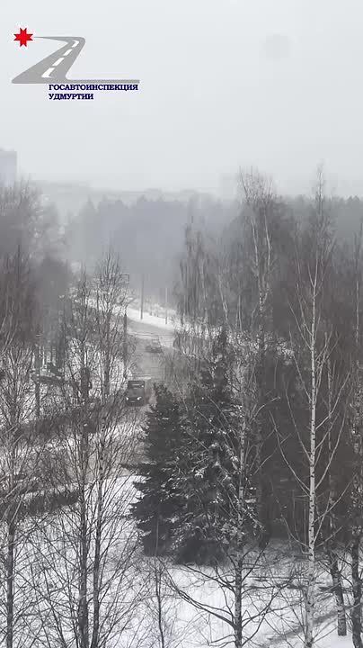 Снег, снег, снова снег. Придерживаемся правила держимскорость (а то и снижаем при необходимости до минимальной)