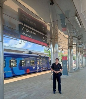 #ЗаПределамиСлужбы: СПОРТИВНЫЙ АЗИМУТ СТАРШЕГО СЕРЖАНТА ПОЛИЦИИ ТИМОШИНА На киевском направлении московского железнодорожного узла, среди бесконечного потока пассажиров, многочисленных голосов и грохота поездов, несут свою...