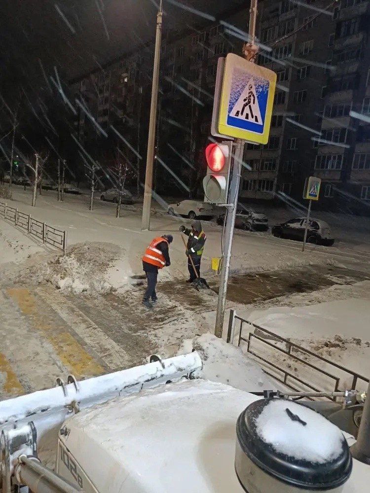 Мэрия показала ночную расчистку Ижевска Мэрия показала ночную расчистку Ижевска