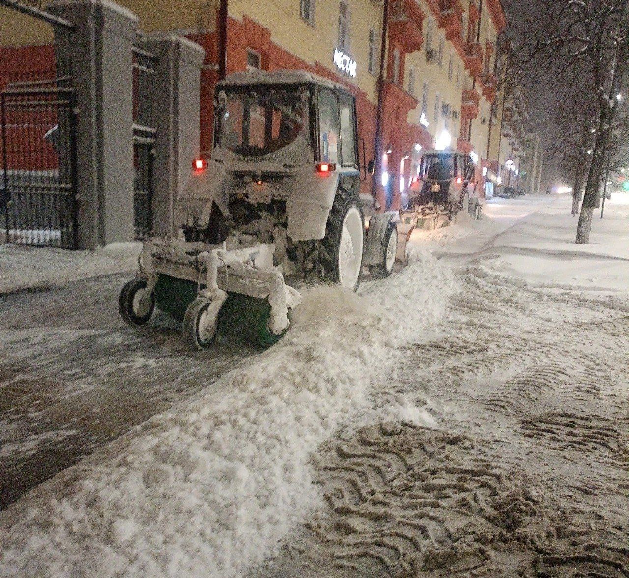 Мэрия показала ночную расчистку Ижевска Мэрия показала ночную расчистку Ижевска