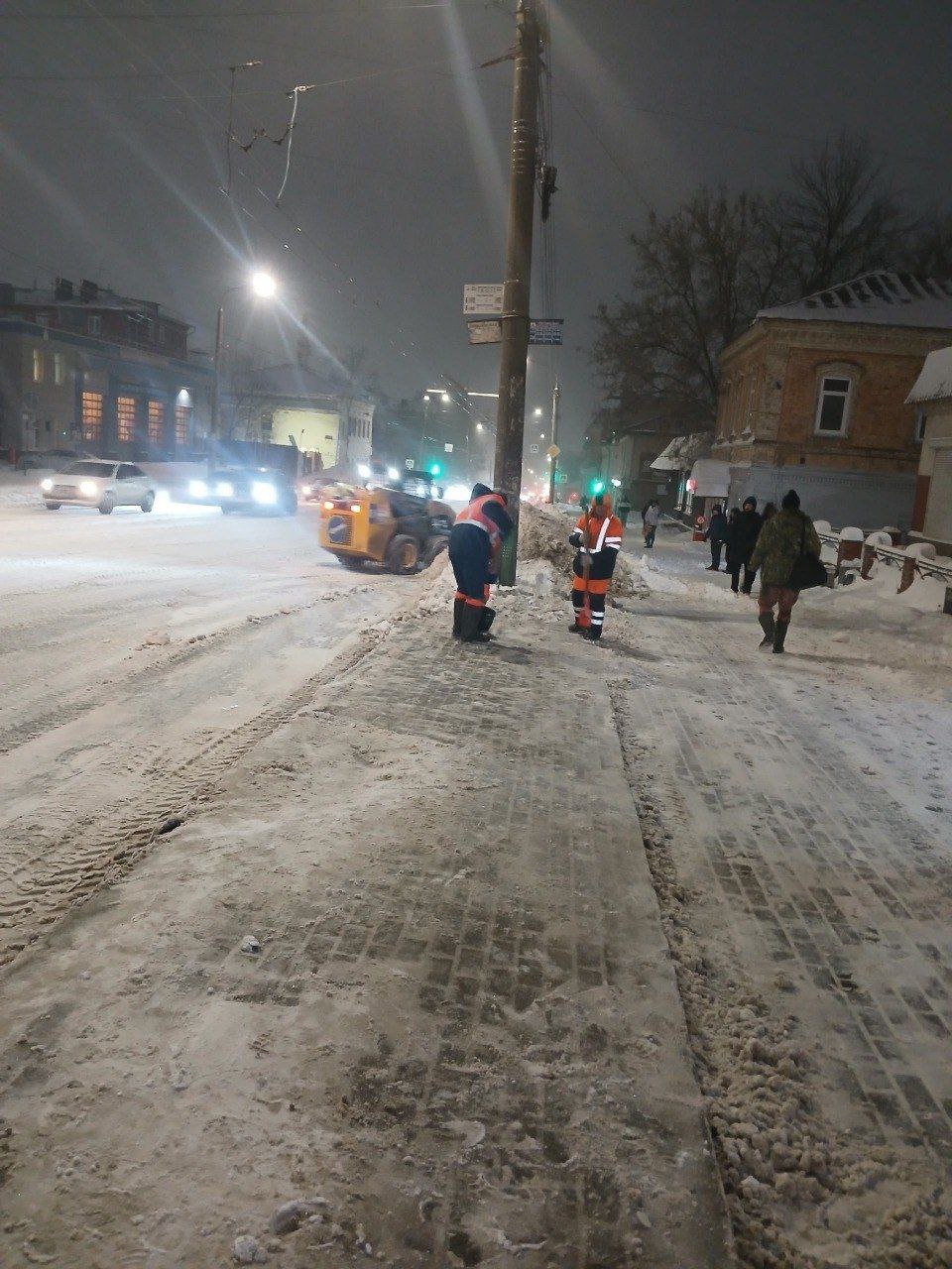 Мэрия показала ночную расчистку Ижевска Мэрия показала ночную расчистку Ижевска