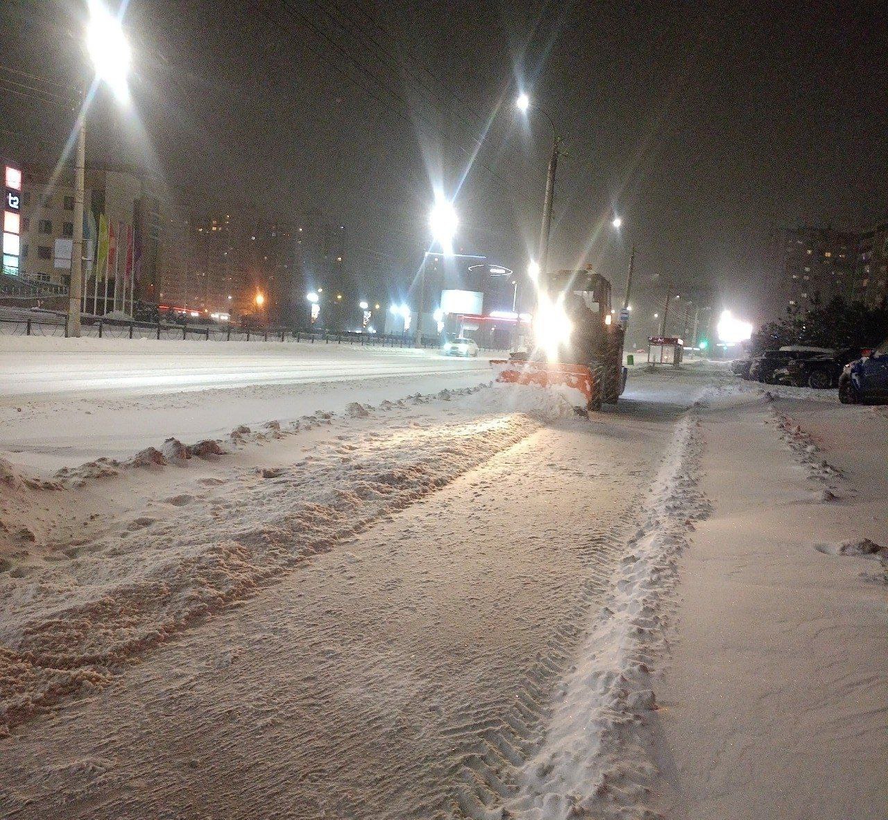 Мэрия показала ночную расчистку Ижевска Мэрия показала ночную расчистку Ижевска