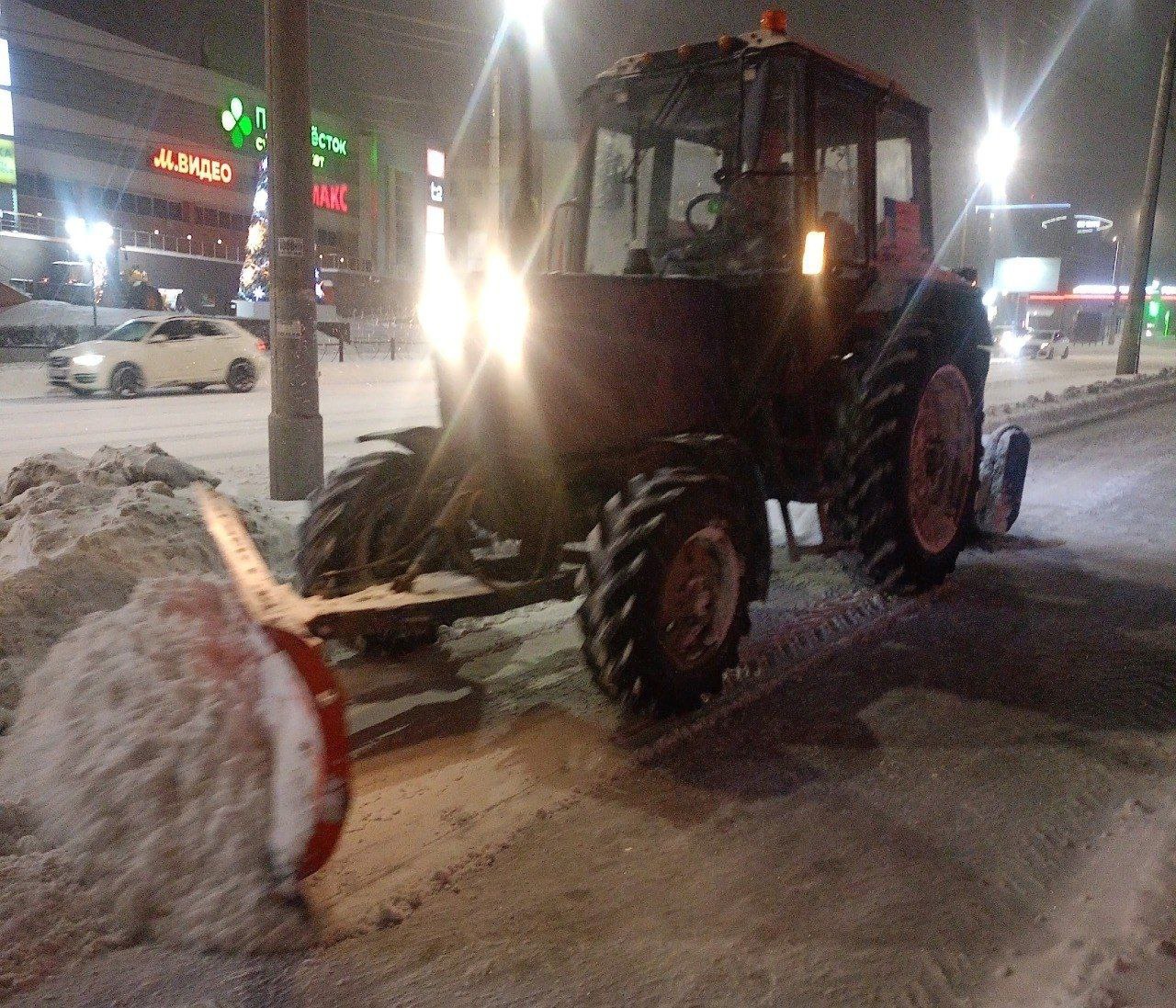 Мэрия показала ночную расчистку Ижевска Мэрия показала ночную расчистку Ижевска