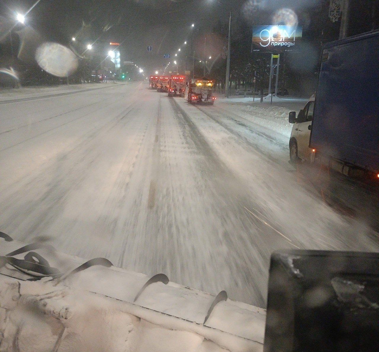 Мэрия показала ночную расчистку Ижевска Мэрия показала ночную расчистку Ижевска