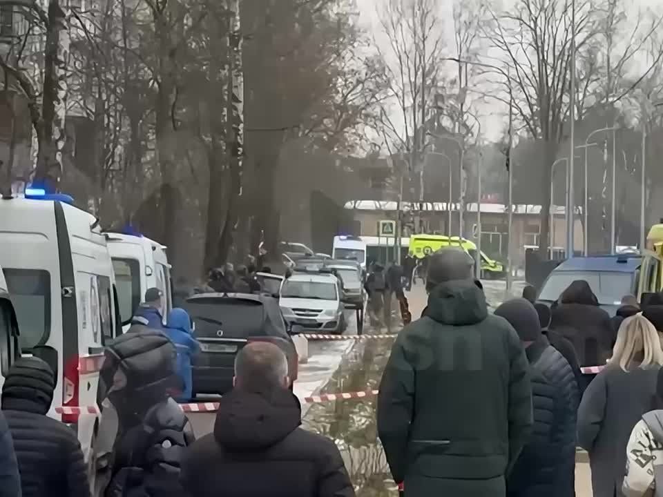 Все, что известно на данный момент о нападении подростка с ножом в школе в поселке Горки-2 в Одинцово: