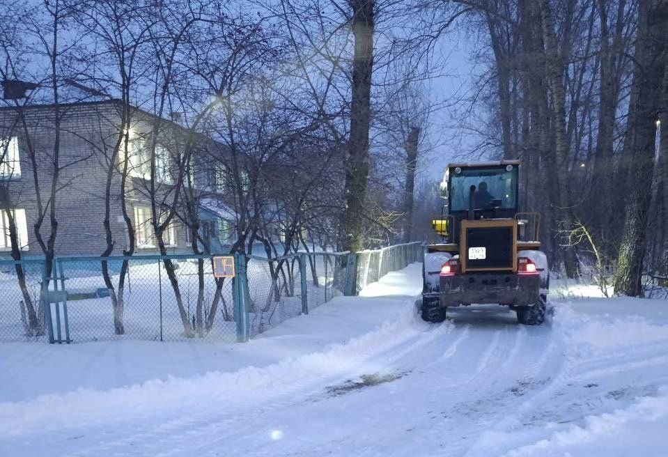 Погода снова снежная, а дорожные патрули - на боевом дежурстве Погода снова снежная, а дорожные патрули - на боевом дежурстве