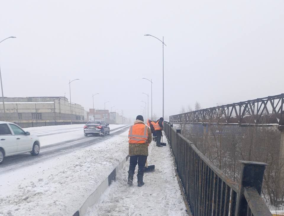 Ночью улицы Ижевска расчищали 152 единицы спецтехники Ночью улицы Ижевска расчищали 152 единицы спецтехники