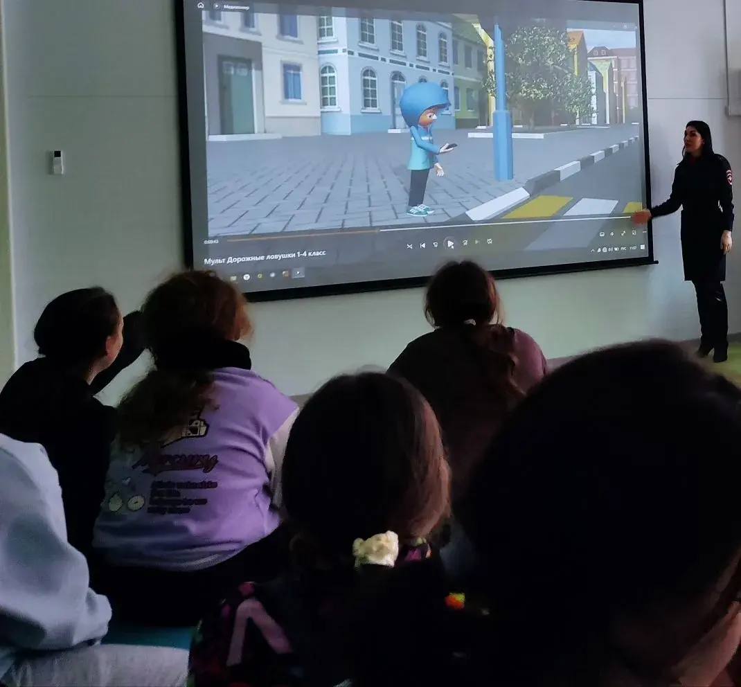 Когда теория становится жизнью: «Зимняя школа дорожной безопасности» в лагере «Ёлочка» Когда теория становится жизнью: «Зимняя школа дорожной безопасности» в лагере «Ёлочка»