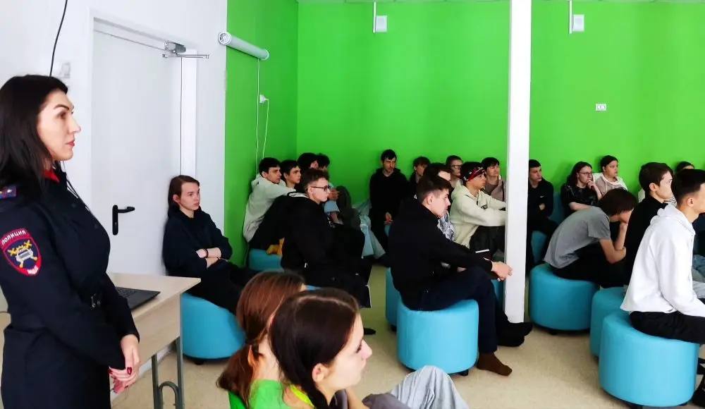 Когда теория становится жизнью: «Зимняя школа дорожной безопасности» в лагере «Ёлочка» Когда теория становится жизнью: «Зимняя школа дорожной безопасности» в лагере «Ёлочка»