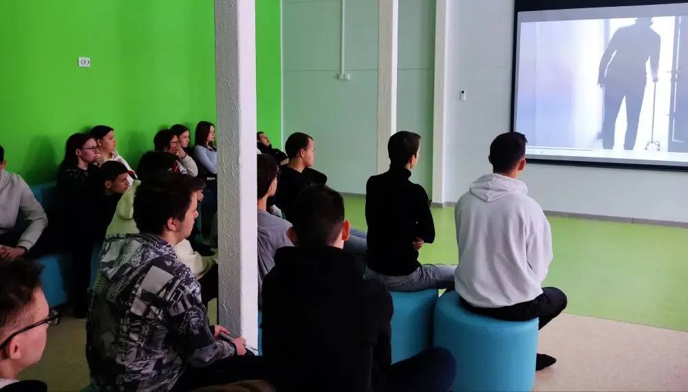 Когда теория становится жизнью: «Зимняя школа дорожной безопасности» в лагере «Ёлочка»