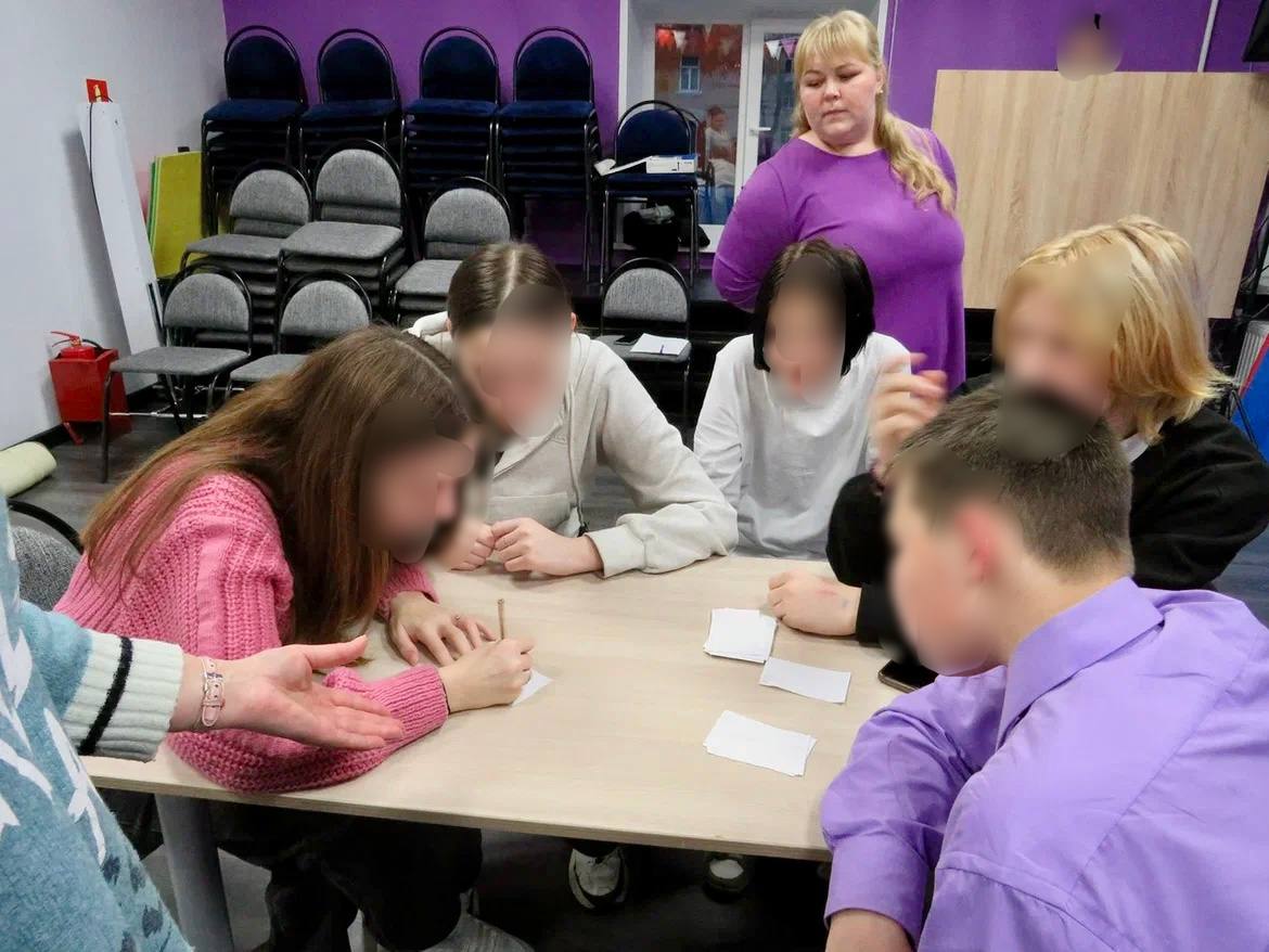 Интеллектуальный квиз по Правилам дорожного движения, а также противодействию экстремизма и терроризма прошел в молодежном центре г.Глазова Интеллектуальный квиз по Правилам дорожного движения, а также противодействию экстремизма и терроризма прошел в молодежном центре г.Глазова